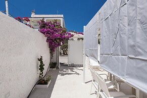 4019 Villetta Biancamare by Barbarhouse