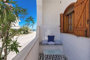 4019 Villetta Biancamare by Barbarhouse