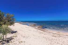 4019 Villetta Biancamare by Barbarhouse