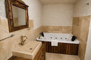 Kayaharman Cave Suites