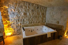 Kayaharman Cave Suites