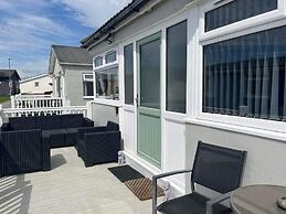 Seasideescape-2br-sleeps4-parking-petsok-fireplace