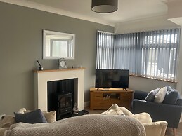 Seasideescape-2br-sleeps4-parking-petsok-fireplace