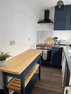 Seasideescape-2br-sleeps4-parking-petsok-fireplace