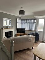 Seasideescape-2br-sleeps4-parking-petsok-fireplace