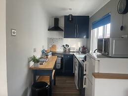 Seasideescape-2br-sleeps4-parking-petsok-fireplace