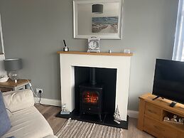 Seasideescape-2br-sleeps4-parking-petsok-fireplace