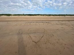 Seasideescape-2br-sleeps4-parking-petsok-fireplace