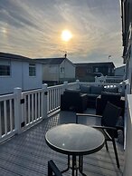 Seasideescape-2br-sleeps4-parking-petsok-fireplace