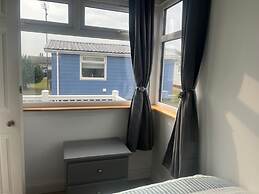 Seasideescape-2br-sleeps4-parking-petsok-fireplace