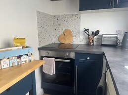 Seasideescape-2br-sleeps4-parking-petsok-fireplace