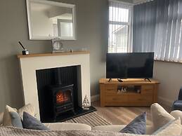 Seasideescape-2br-sleeps4-parking-petsok-fireplace