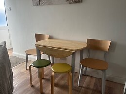 Seasideescape-2br-sleeps4-parking-petsok-fireplace