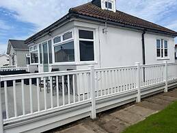 Seasideescape-2br-sleeps4-parking-petsok-fireplace