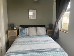 Seasideescape-2br-sleeps4-parking-petsok-fireplace