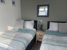 Seasideescape-2br-sleeps4-parking-petsok-fireplace