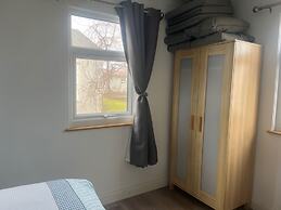 Seasideescape-2br-sleeps4-parking-petsok-fireplace