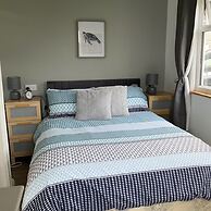 Seasideescape-2br-sleeps4-parking-petsok-fireplace