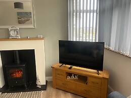 Seasideescape-2br-sleeps4-parking-petsok-fireplace