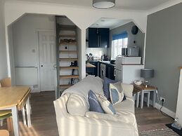 Seasideescape-2br-sleeps4-parking-petsok-fireplace