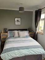 Seasideescape-2br-sleeps4-parking-petsok-fireplace