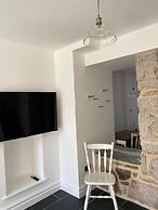 Quaint Cornish Cottage in Idyllic Location