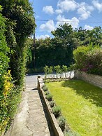 Quaint Cornish Cottage in Idyllic Location