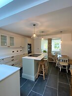 Quaint Cornish Cottage in Idyllic Location