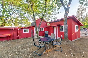 Grants Pass Cottage ~ 8 Mi to Rogue River!