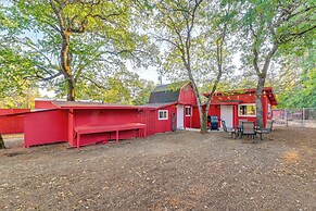 Grants Pass Cottage ~ 8 Mi to Rogue River!