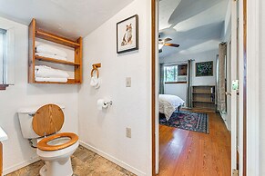 Grants Pass Cottage ~ 8 Mi to Rogue River!