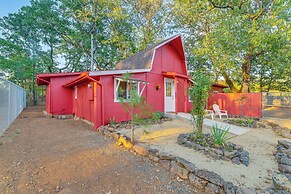 Grants Pass Cottage ~ 8 Mi to Rogue River!