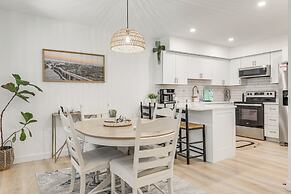 Fernandina Beach Home w/ Deck, Across From Shore!