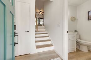 Fernandina Beach Home w/ Deck, Across From Shore!