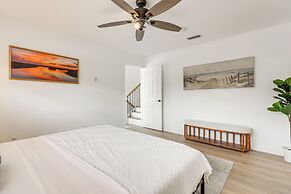 Fernandina Beach Home w/ Deck, Across From Shore!