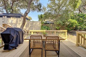 Fernandina Beach Home w/ Deck, Across From Shore!