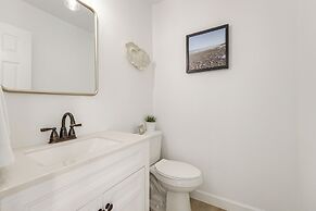 Fernandina Beach Home w/ Deck, Across From Shore!