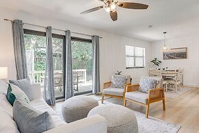 Fernandina Beach Home w/ Deck, Across From Shore!