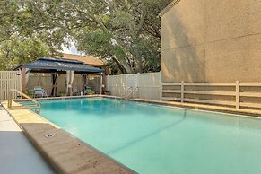 Fernandina Beach Home w/ Deck, Across From Shore!