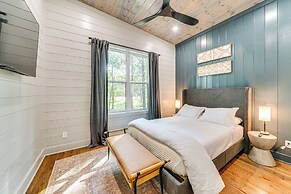 Deluxe Riverfront Cabin in Broken Bow w/ Hot Tub!