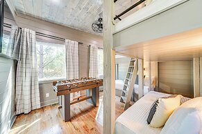 Deluxe Riverfront Cabin in Broken Bow w/ Hot Tub!