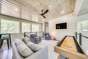 Deluxe Riverfront Cabin in Broken Bow w/ Hot Tub!