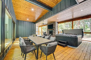 Deluxe Riverfront Cabin in Broken Bow w/ Hot Tub!