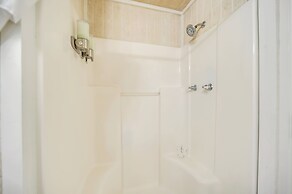 Dog-friendly Cabin w/ Fire Pit in Johnson City!