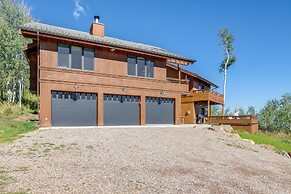 Near Ski Resort: Mtn-view Glenwood Springs Haven!