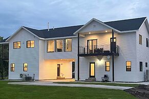 Spacious Idaho Home on Scenic Cub River!