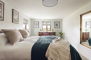 Leavens Farmstead Rural Retreat With Hot Tub