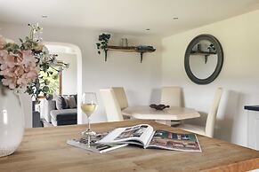 Leavens Farmstead Rural Retreat With Hot Tub