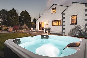 Leavens Farmstead Rural Retreat With Hot Tub