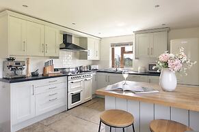 Leavens Farmstead Rural Retreat With Hot Tub